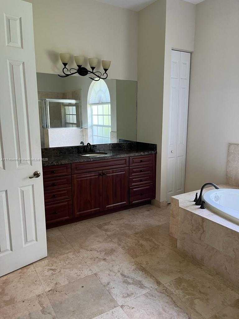 Small Image of 2750 EAST JOCKEY CIR E, Davie Number 20