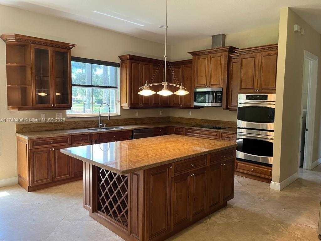Small Image of 2750 EAST JOCKEY CIR E, Davie Number 25