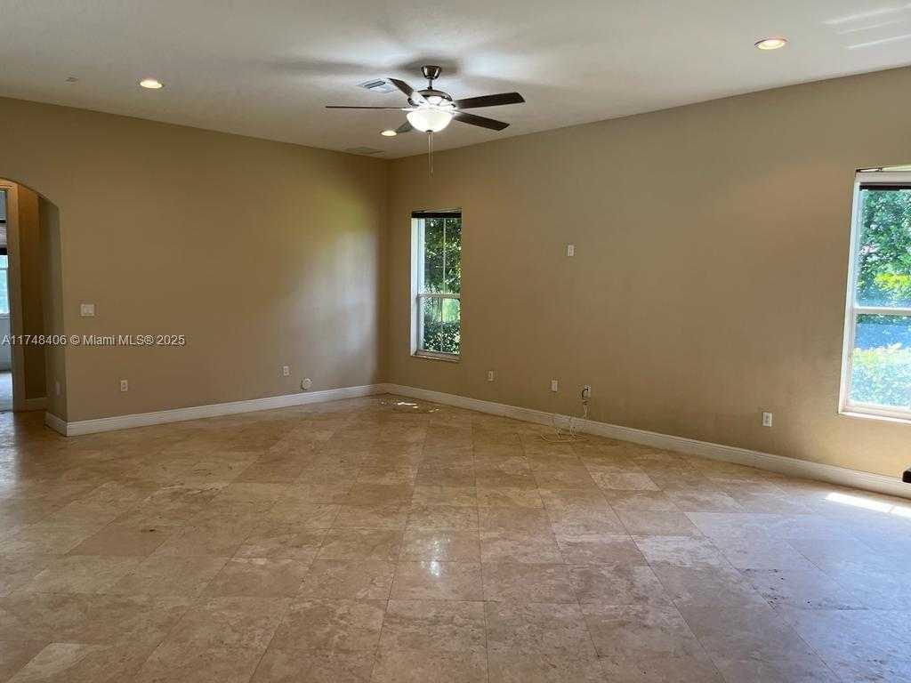 Small Image of 2750 EAST JOCKEY CIR E, Davie Number 26