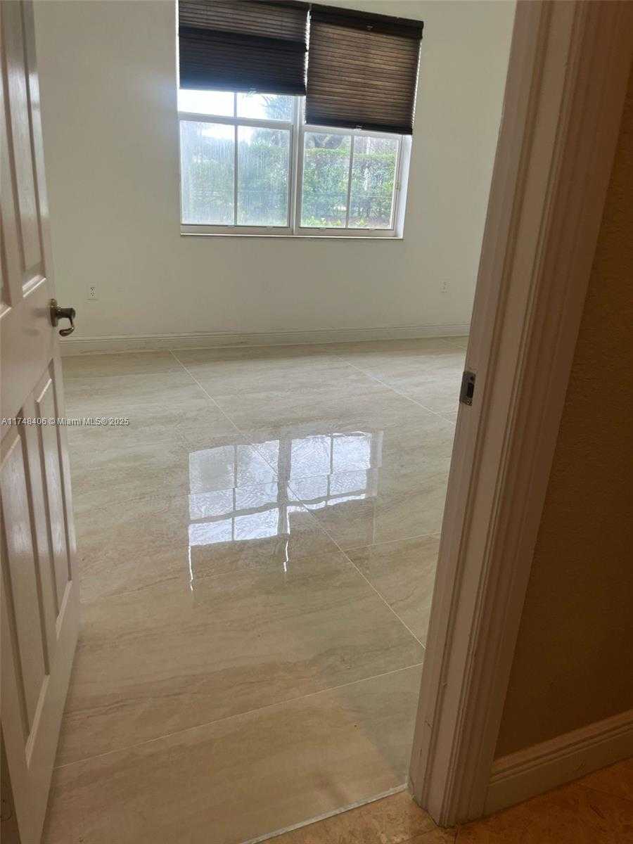 Small Image of 2750 EAST JOCKEY CIR E, Davie Number 28