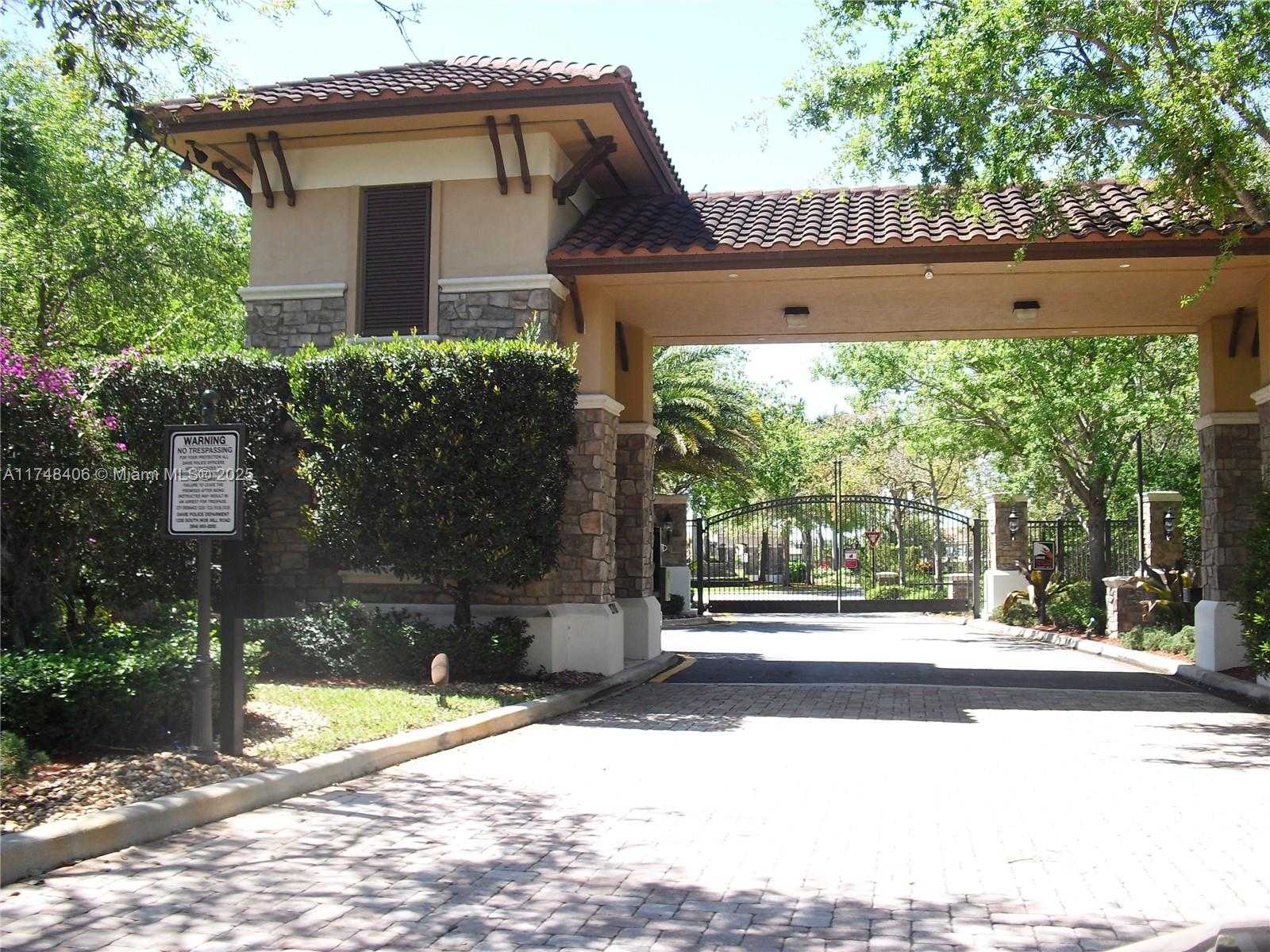 Small Image of 2750 EAST JOCKEY CIR E, Davie Number 3