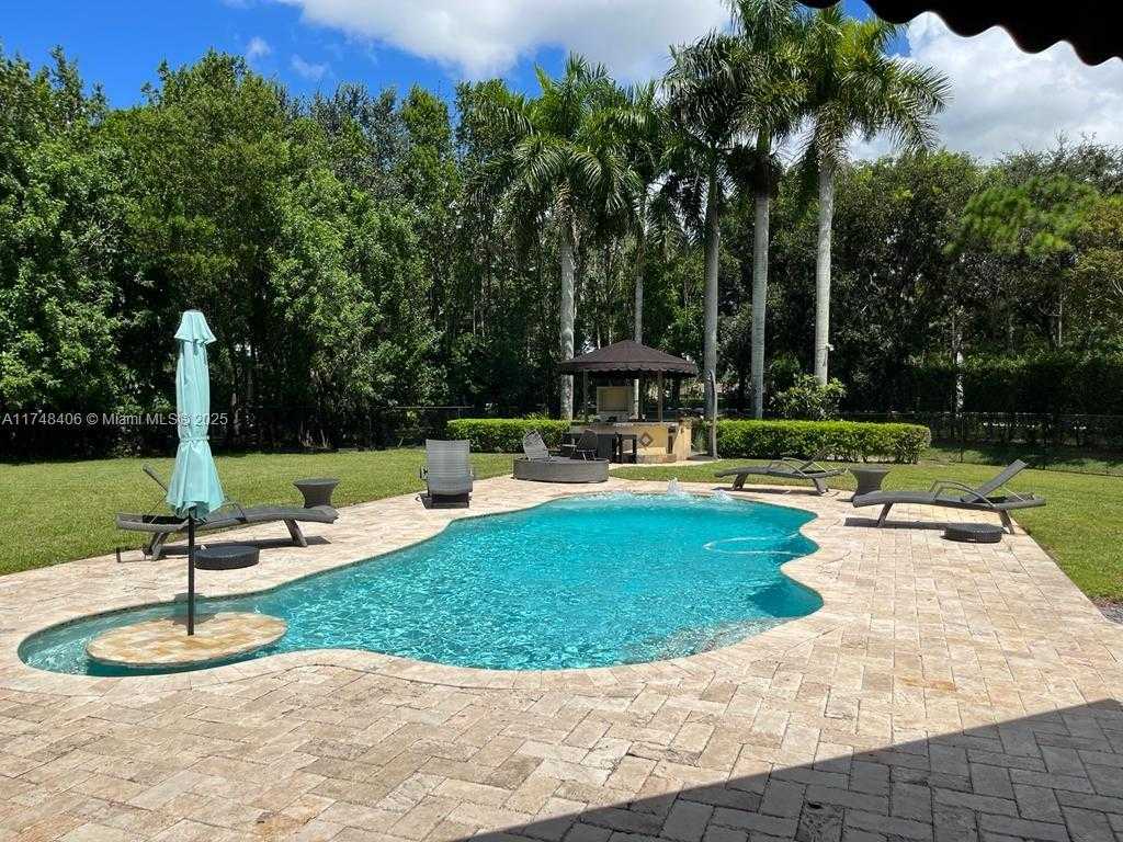 Small Image of 2750 EAST JOCKEY CIR E, Davie Number 30