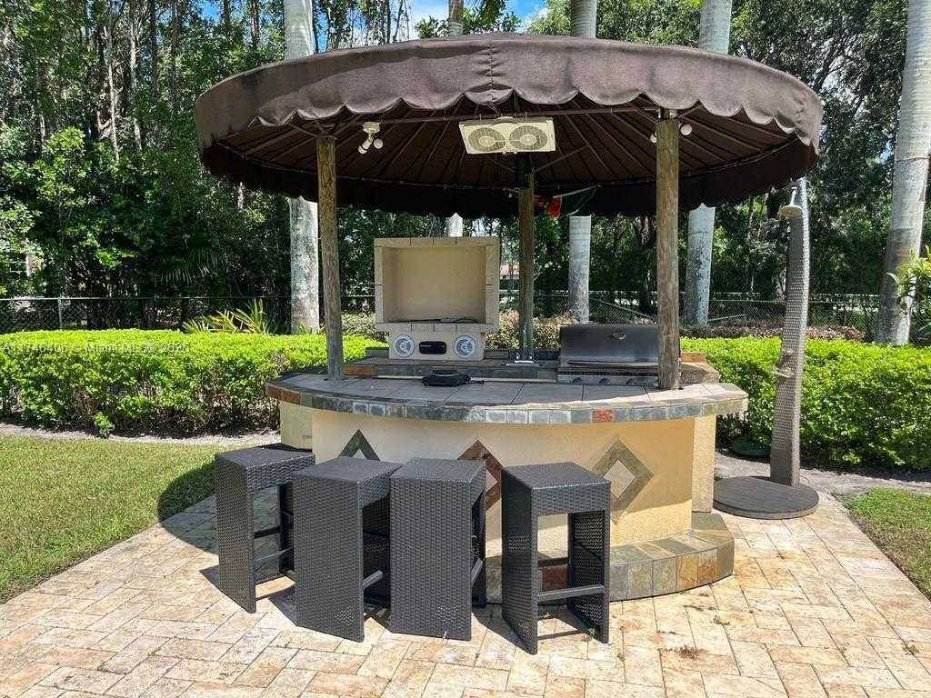 Small Image of 2750 EAST JOCKEY CIR E, Davie Number 31