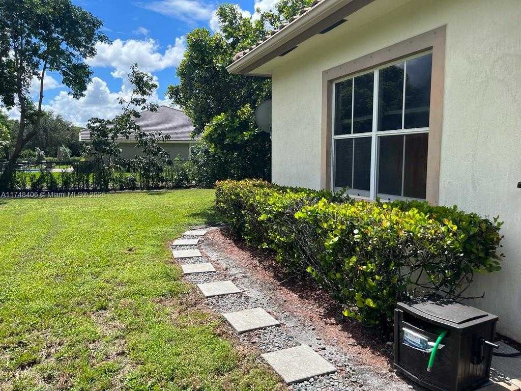 Small Image of 2750 EAST JOCKEY CIR E, Davie Number 34