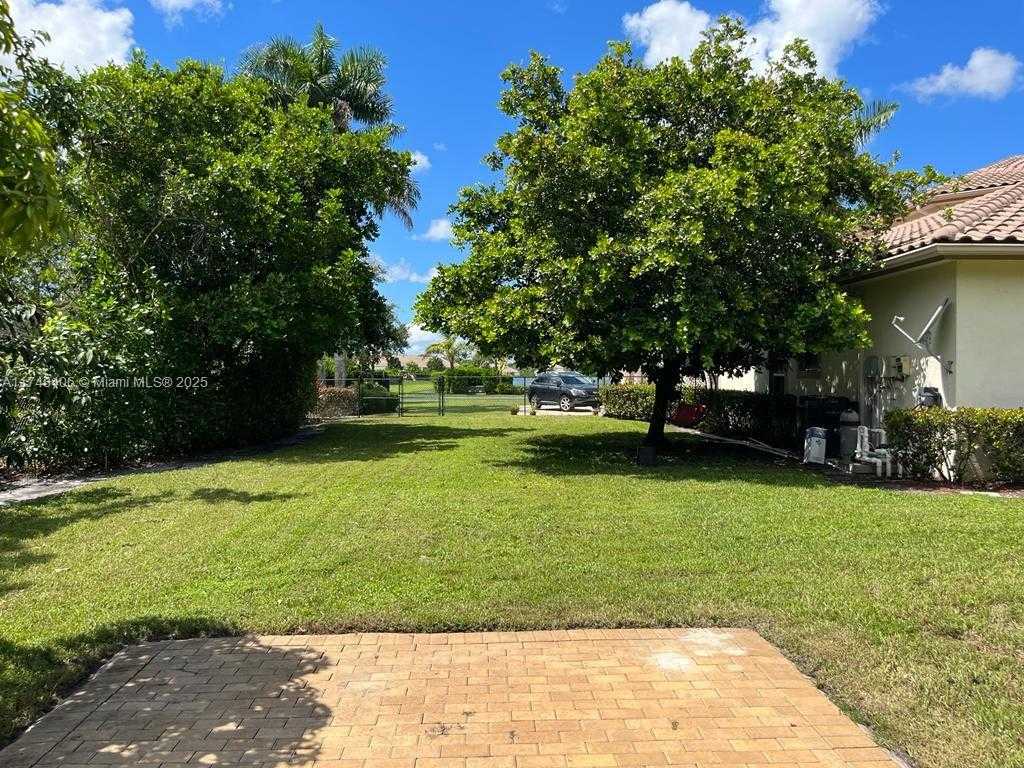 Small Image of 2750 EAST JOCKEY CIR E, Davie Number 35