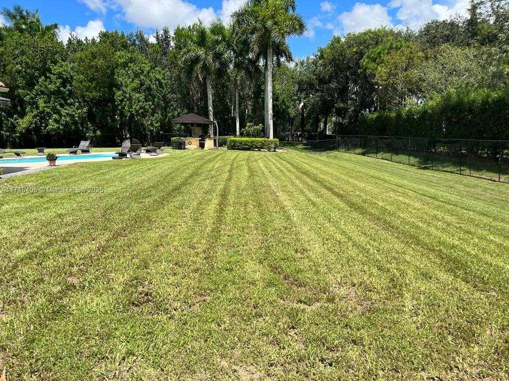 Small Image of 2750 EAST JOCKEY CIR E, Davie Number 37