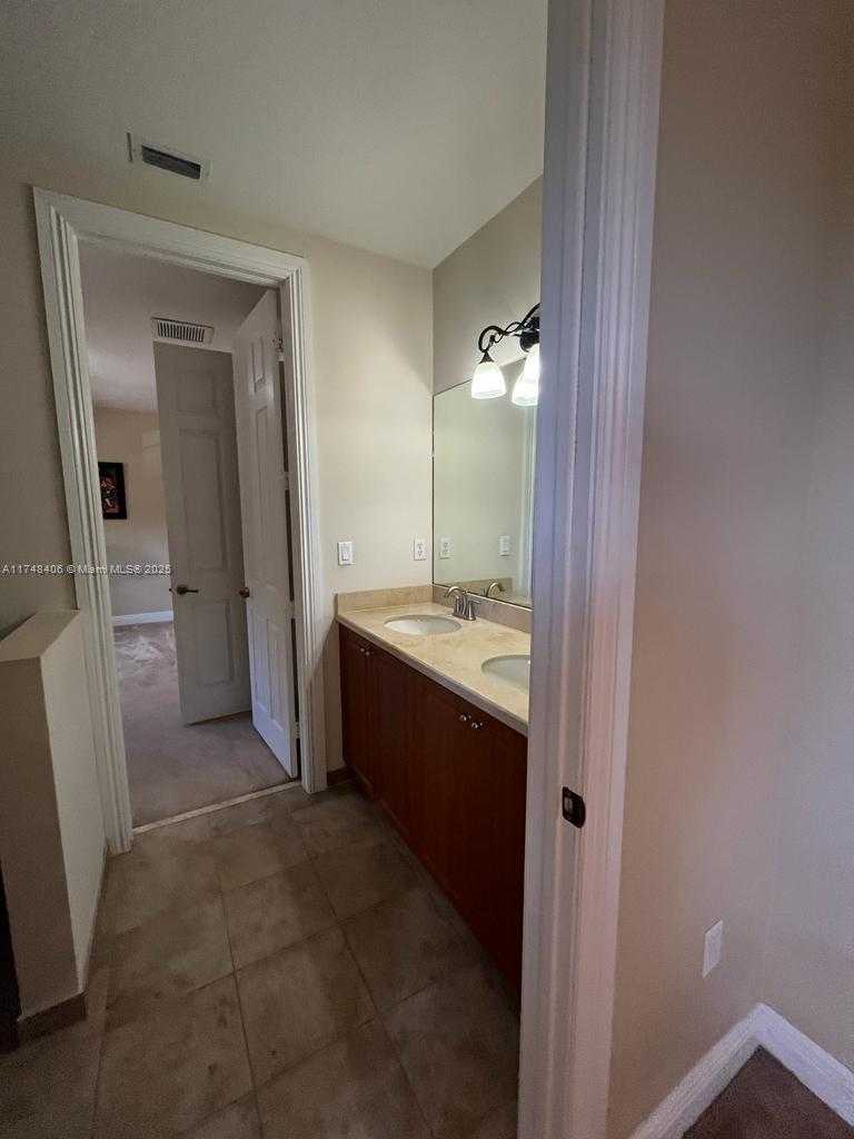 Small Image of 2750 EAST JOCKEY CIR E, Davie Number 39