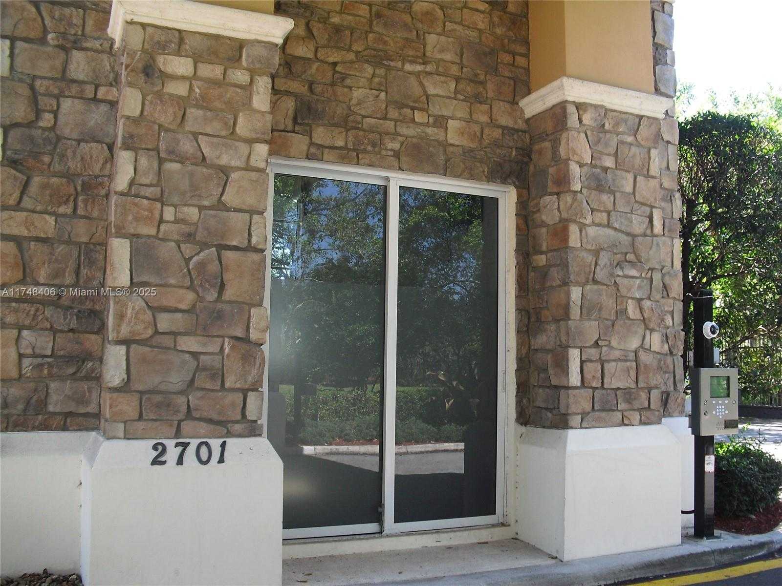 Small Image of 2750 EAST JOCKEY CIR E, Davie Number 4