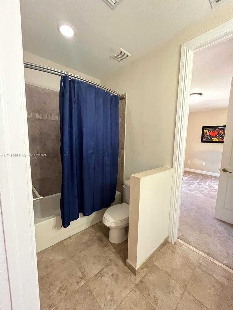 Small Image of 2750 EAST JOCKEY CIR E, Davie Number 41