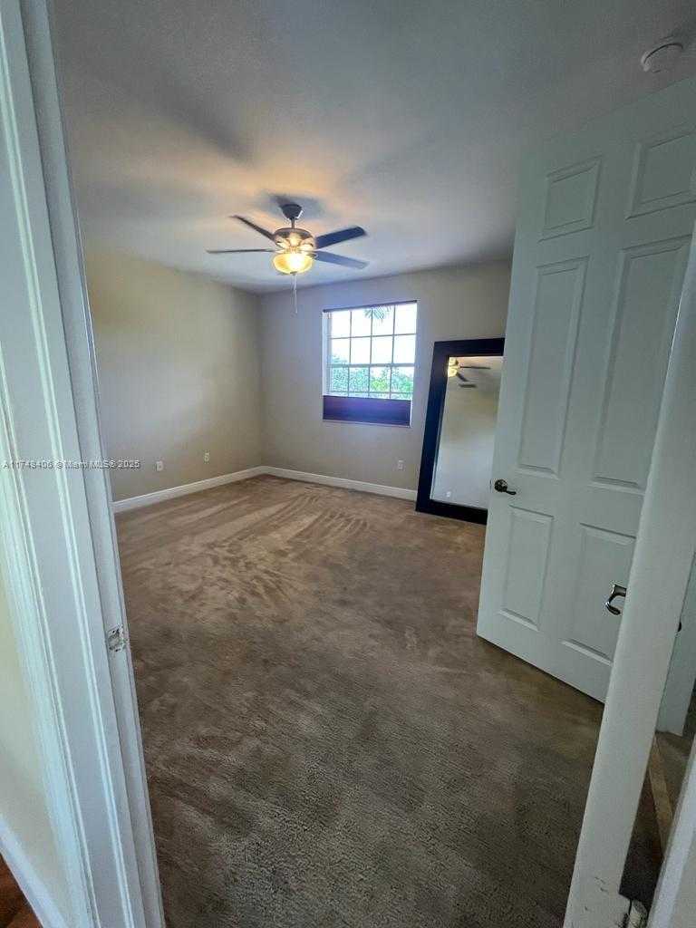 Small Image of 2750 EAST JOCKEY CIR E, Davie Number 43