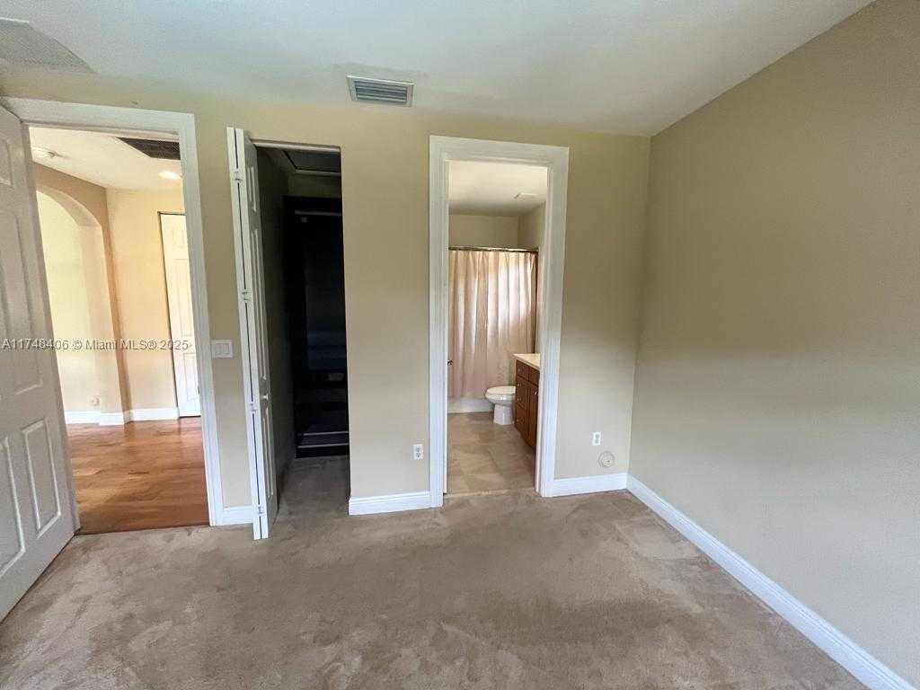 Small Image of 2750 EAST JOCKEY CIR E, Davie Number 46