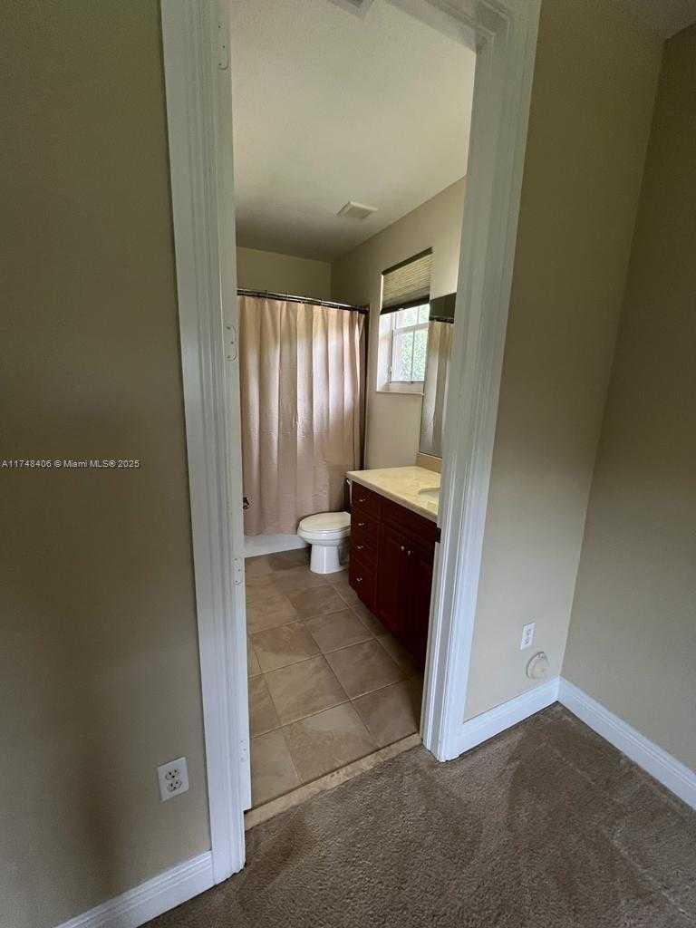 Small Image of 2750 EAST JOCKEY CIR E, Davie Number 47