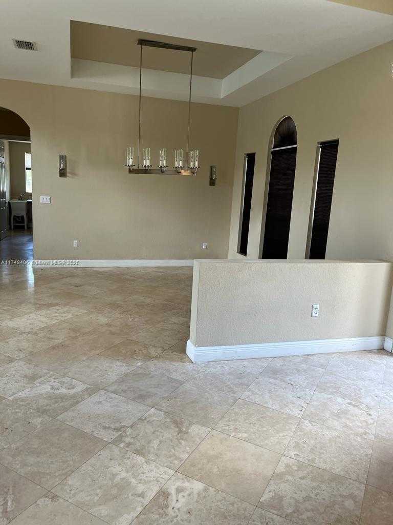 Small Image of 2750 EAST JOCKEY CIR E, Davie Number 6