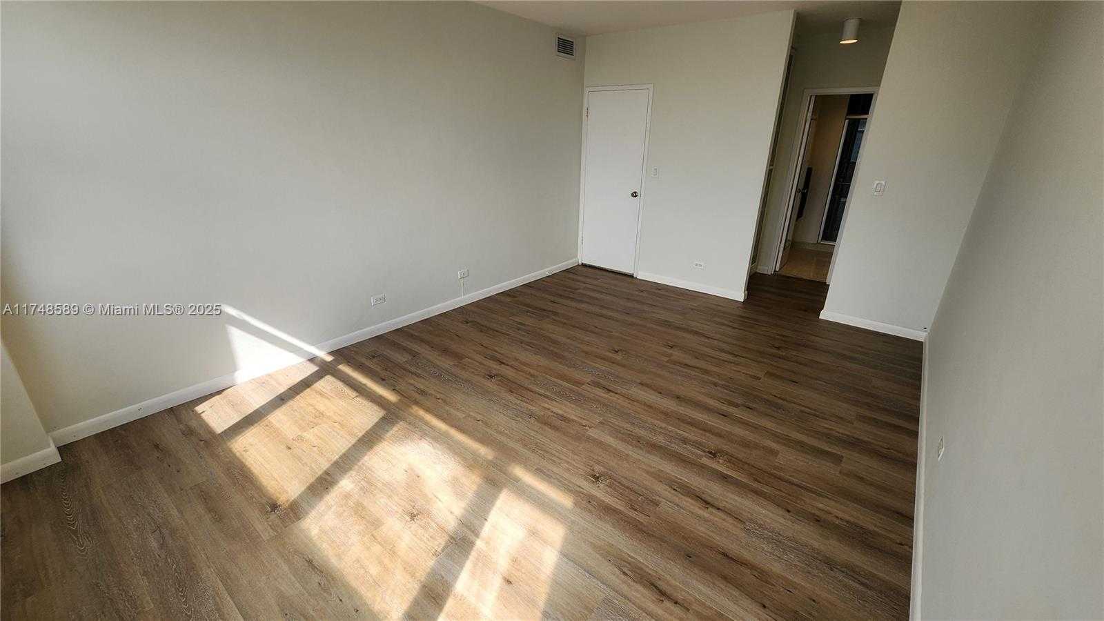 Small Image of 7441 WAYNE AVE #9P, Miami Beach Number 10
