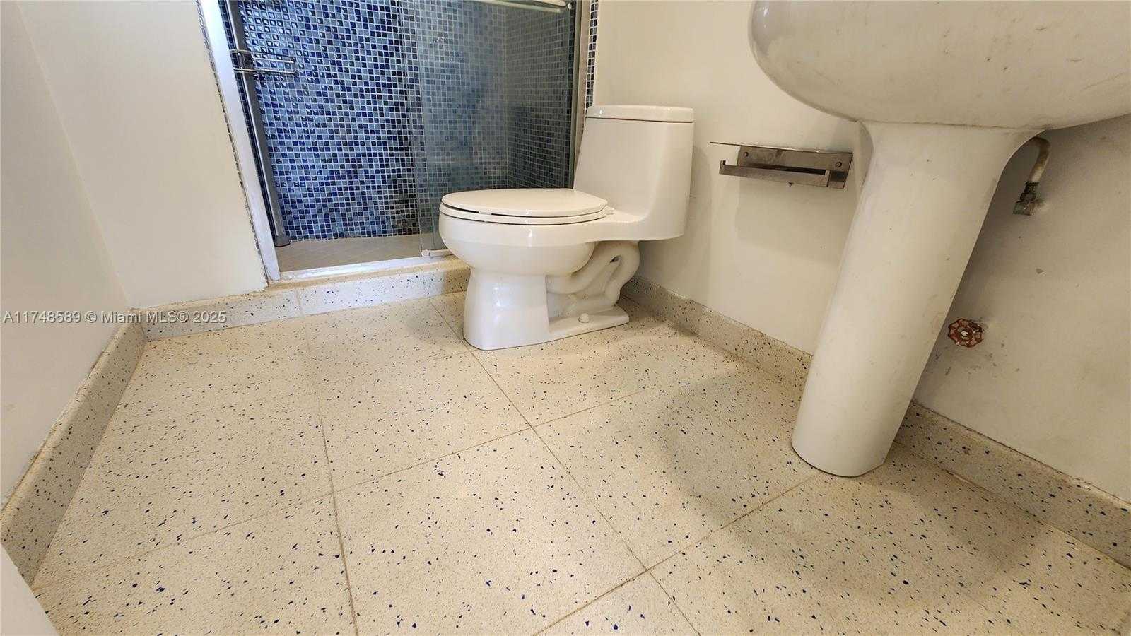 Small Image of 7441 WAYNE AVE #9P, Miami Beach Number 17