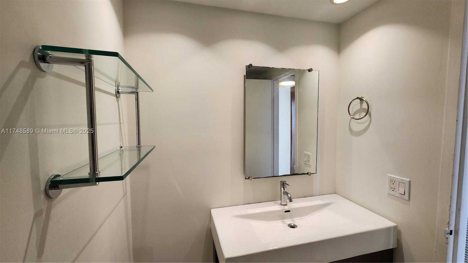 Small Image of 7441 WAYNE AVE #9P, Miami Beach Number 26