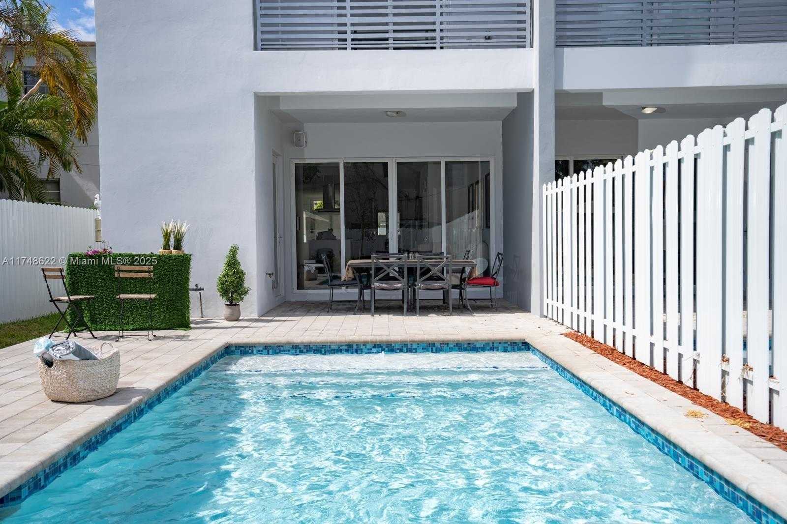 Small Image of 3572 SOUTH WEST 23RD ST #3572, Miami Number 18