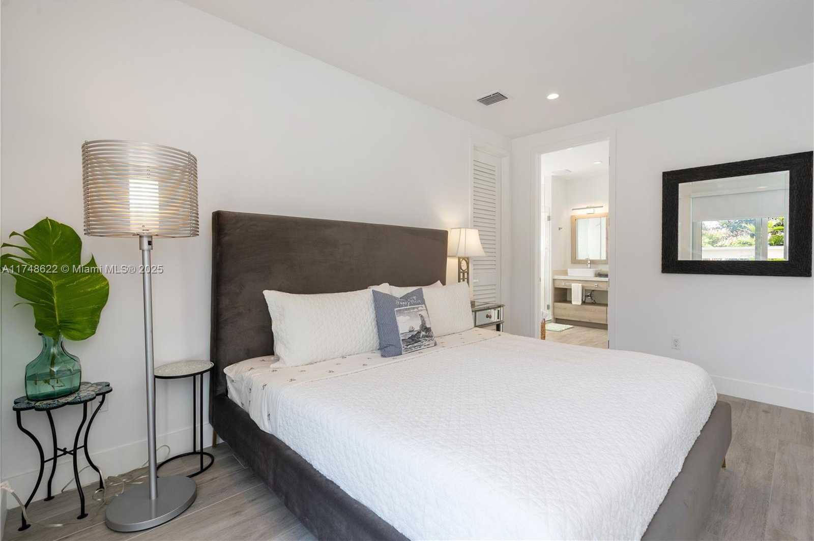 Small Image of 3572 SOUTH WEST 23RD ST #3572, Miami Number 34