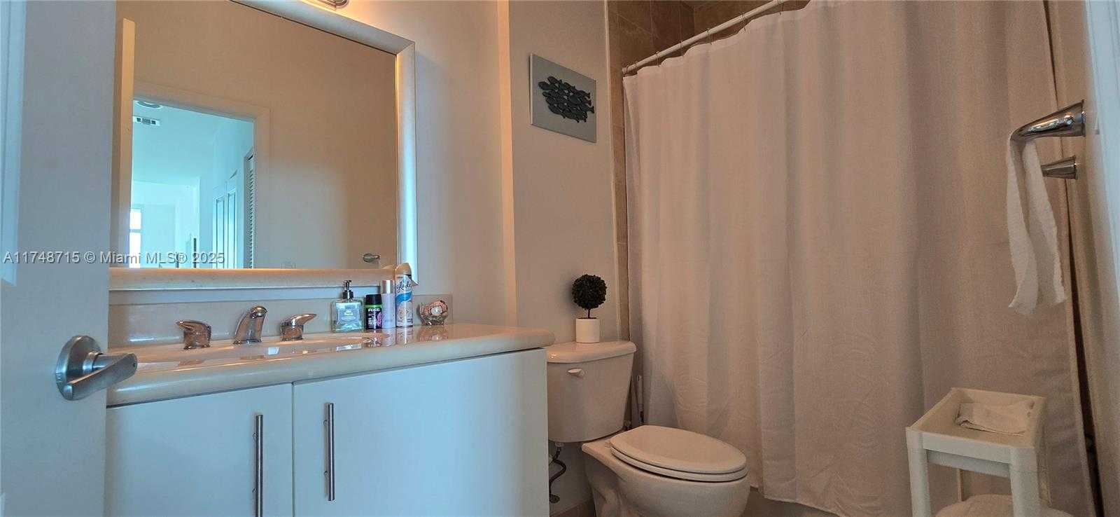 Small Image of 7900 HARBOR ISLAND DR #PH26, North Bay Village Number 17