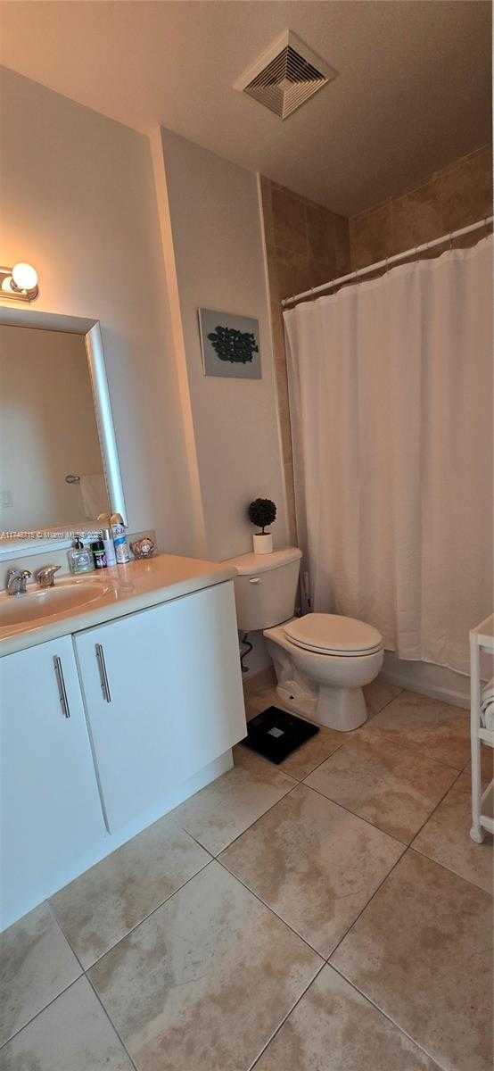 Small Image of 7900 HARBOR ISLAND DR #PH26, North Bay Village Number 18