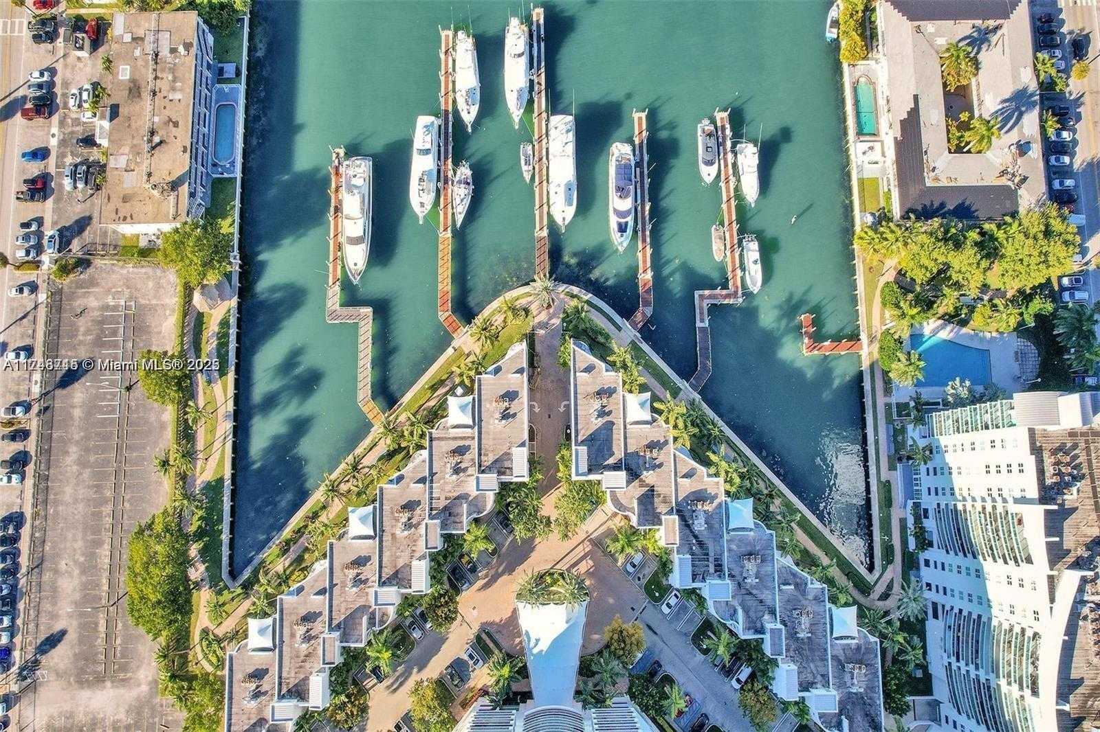 Small Image of 7900 HARBOR ISLAND DR #PH26, North Bay Village Number 31
