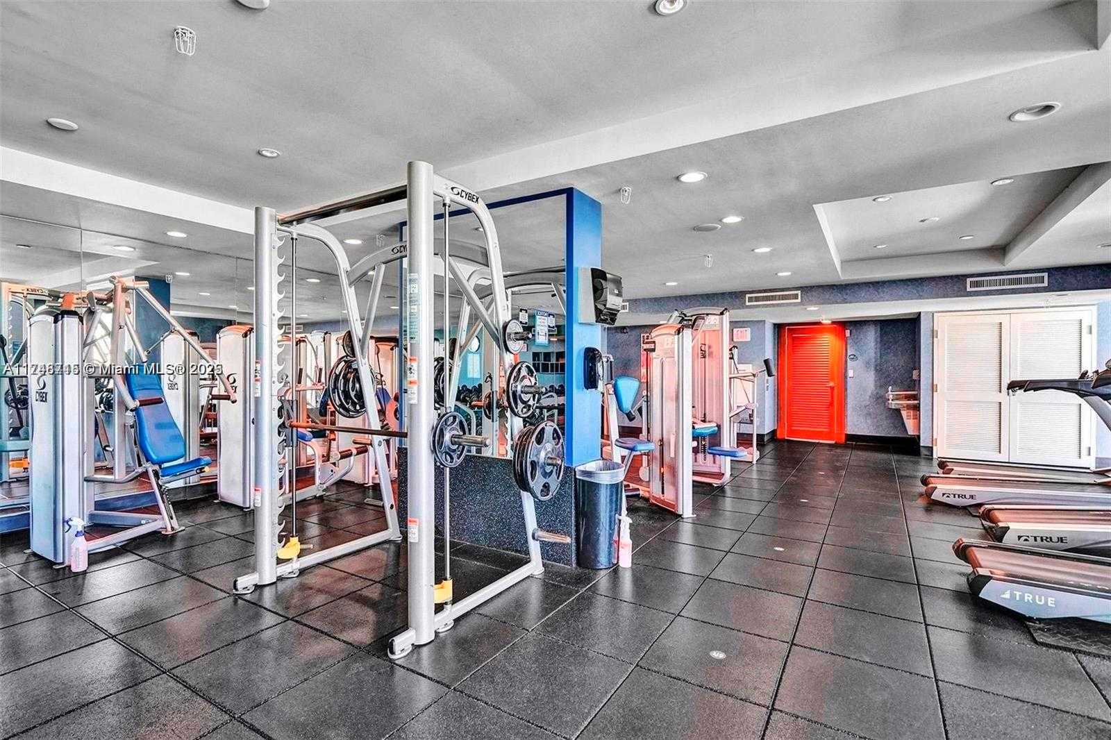 Small Image of 7900 HARBOR ISLAND DR #PH26, North Bay Village Number 32