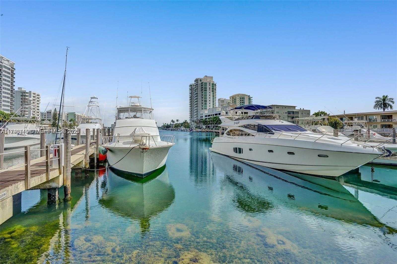 Small Image of 7900 HARBOR ISLAND DR #PH26, North Bay Village Number 39