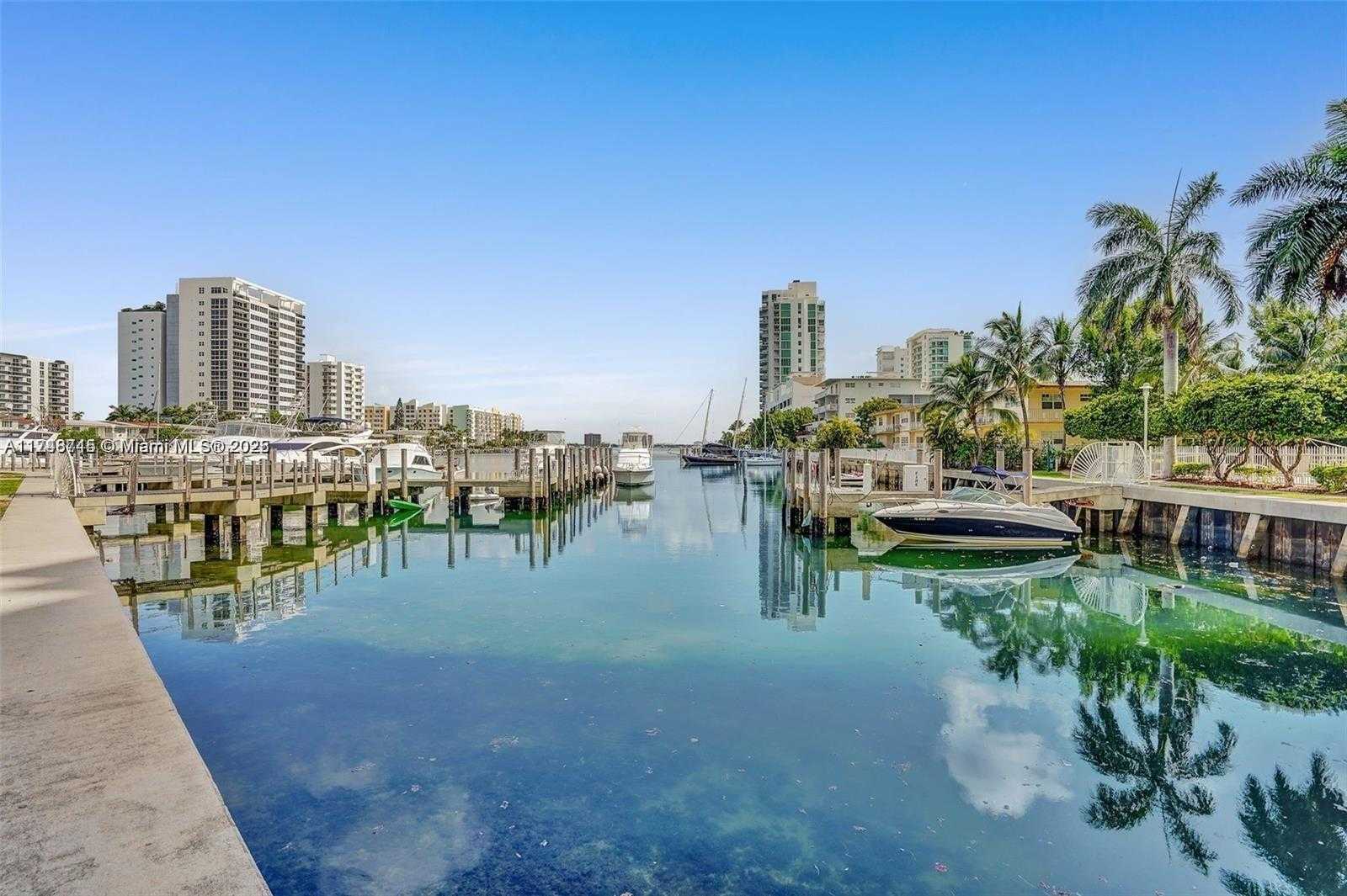 Small Image of 7900 HARBOR ISLAND DR #PH26, North Bay Village Number 40