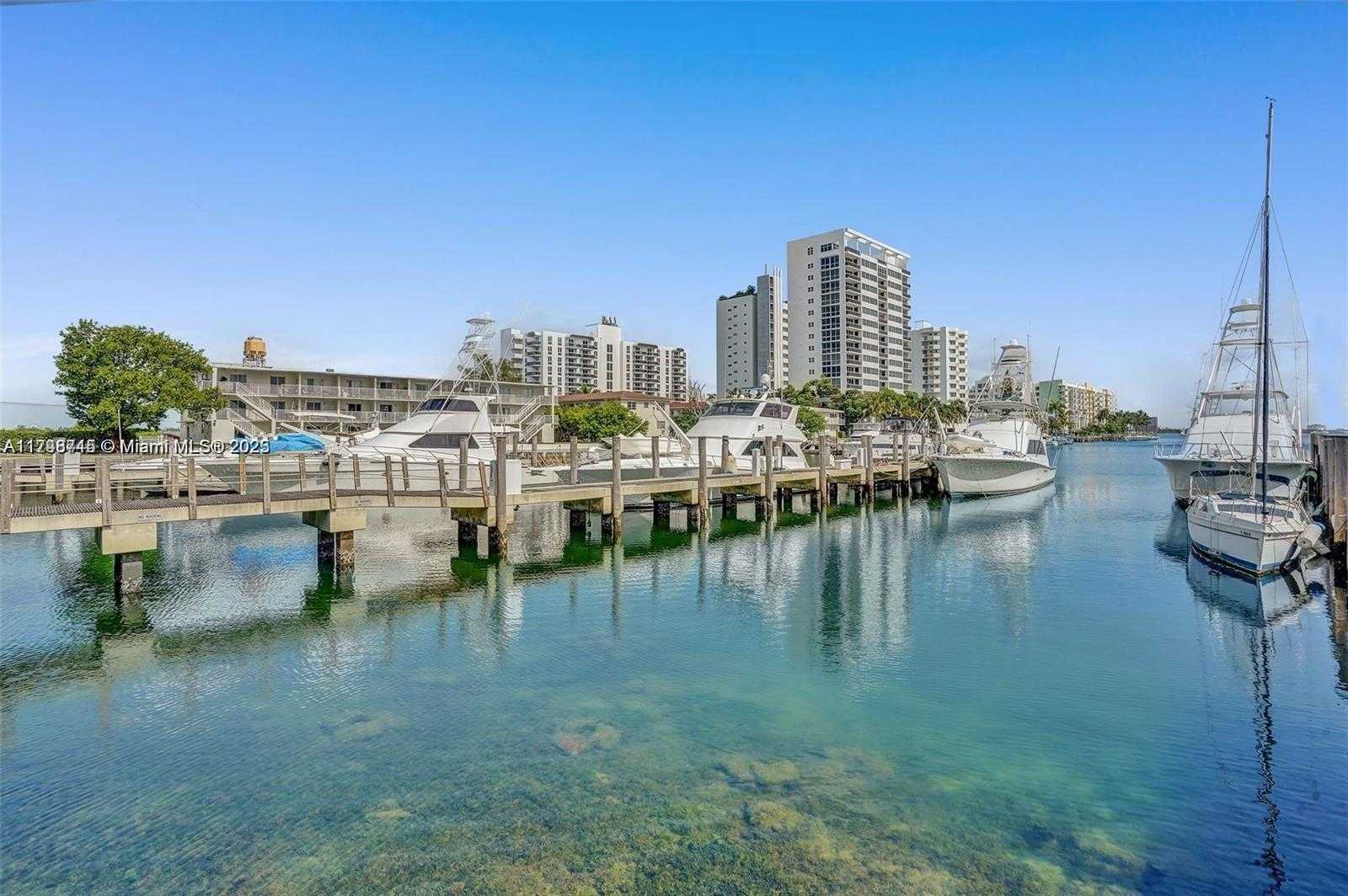 Small Image of 7900 HARBOR ISLAND DR #PH26, North Bay Village Number 41