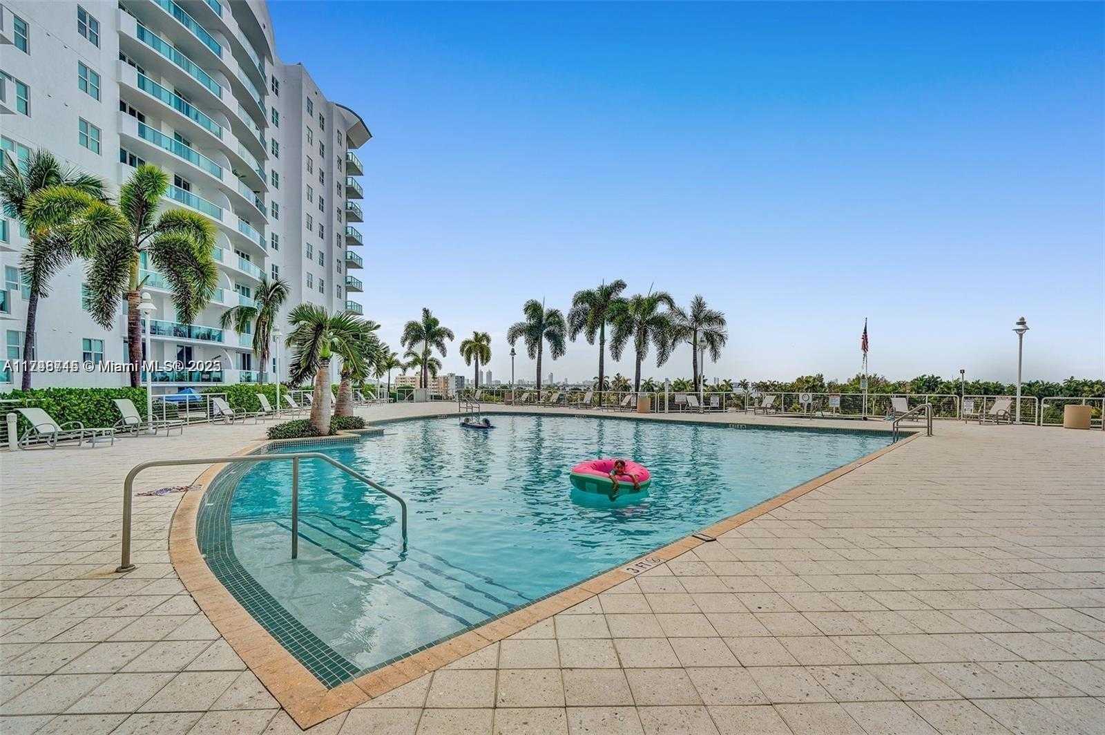 Small Image of 7900 HARBOR ISLAND DR #PH26, North Bay Village Number 43