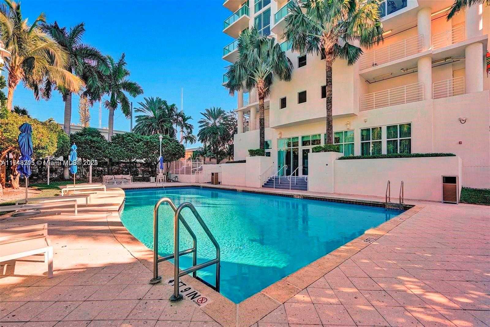 Small Image of 7900 HARBOR ISLAND DR #PH26, North Bay Village Number 49