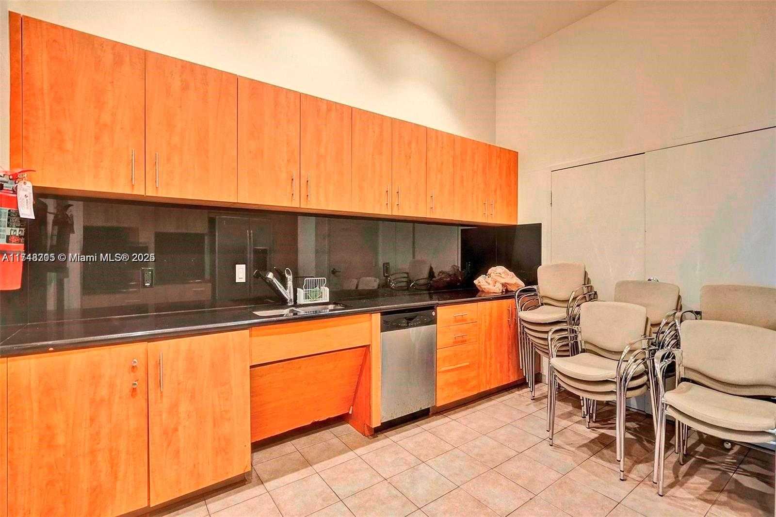 Small Image of 7900 HARBOR ISLAND DR #PH26, North Bay Village Number 52