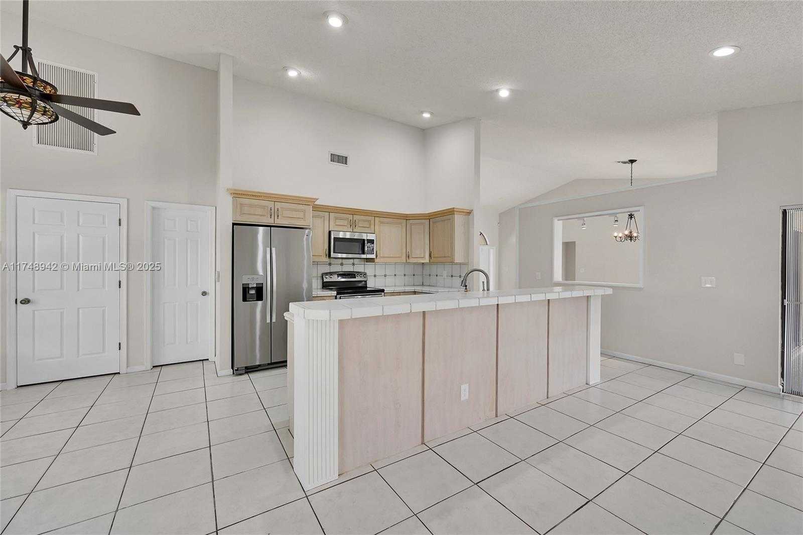 Small Image of 296 NORTH WEST 118TH TER, Coral Springs Number 15