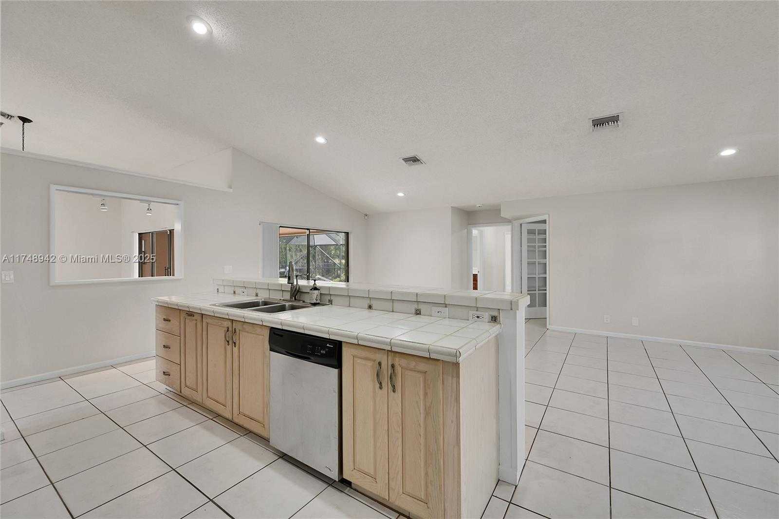 Small Image of 296 NORTH WEST 118TH TER, Coral Springs Number 19