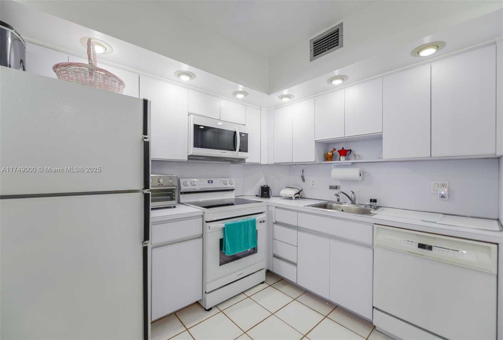 Small Image of 1980 SOUTH OCEAN DR #5E, Hallandale Beach Number 15