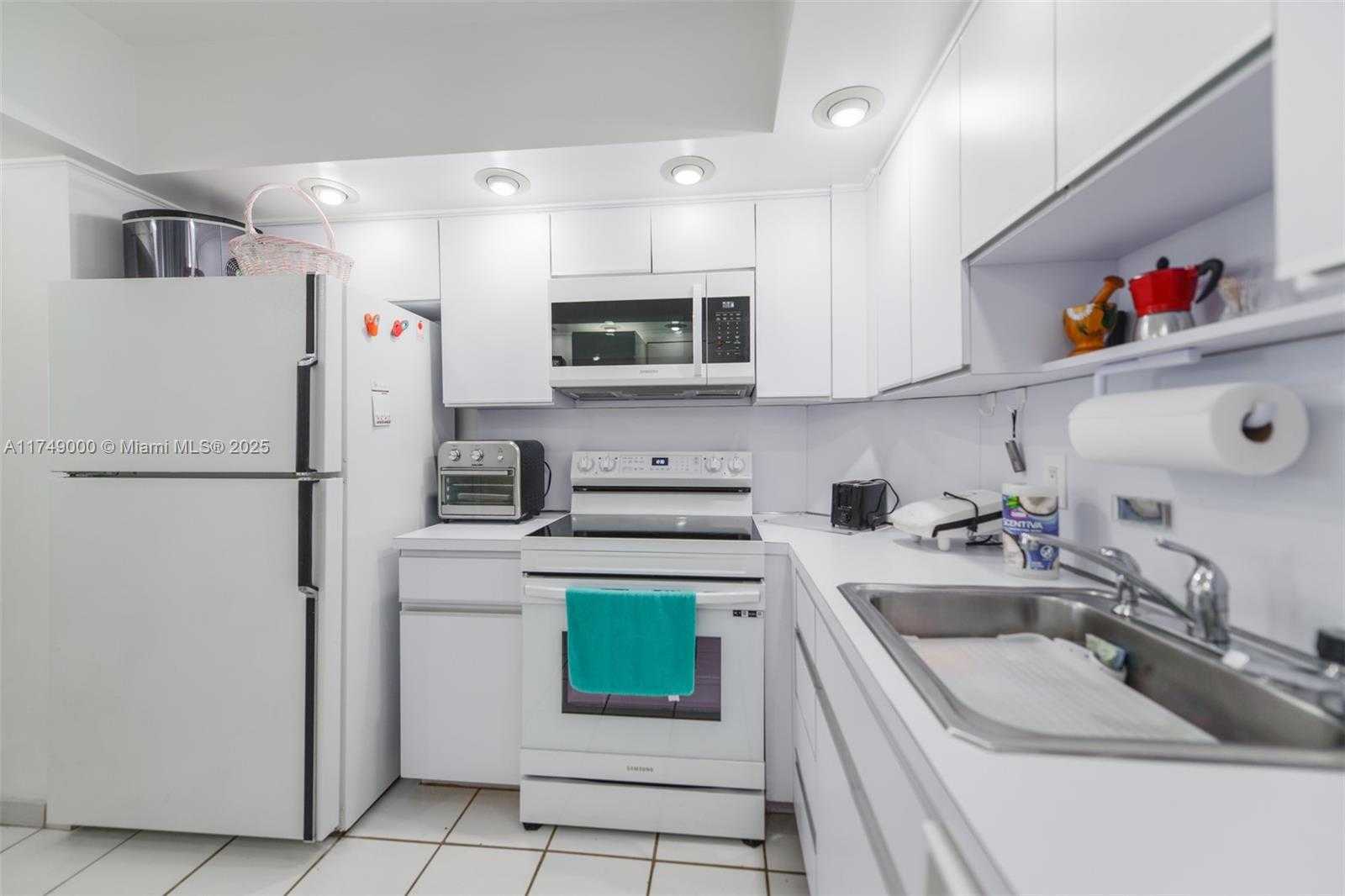 Small Image of 1980 SOUTH OCEAN DR #5E, Hallandale Beach Number 16