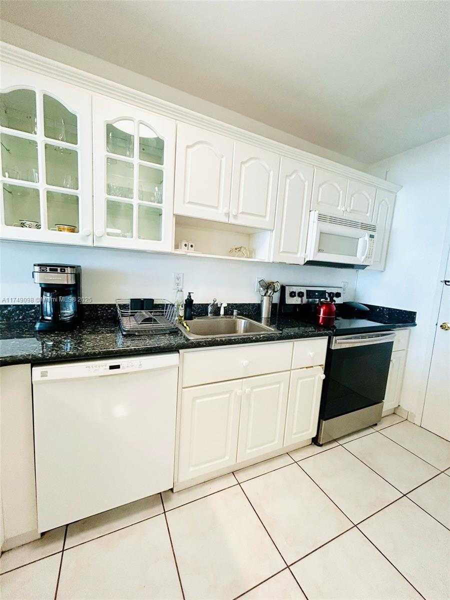 Small Image of 100 LINCOLN RD #639, Miami Beach Number 11