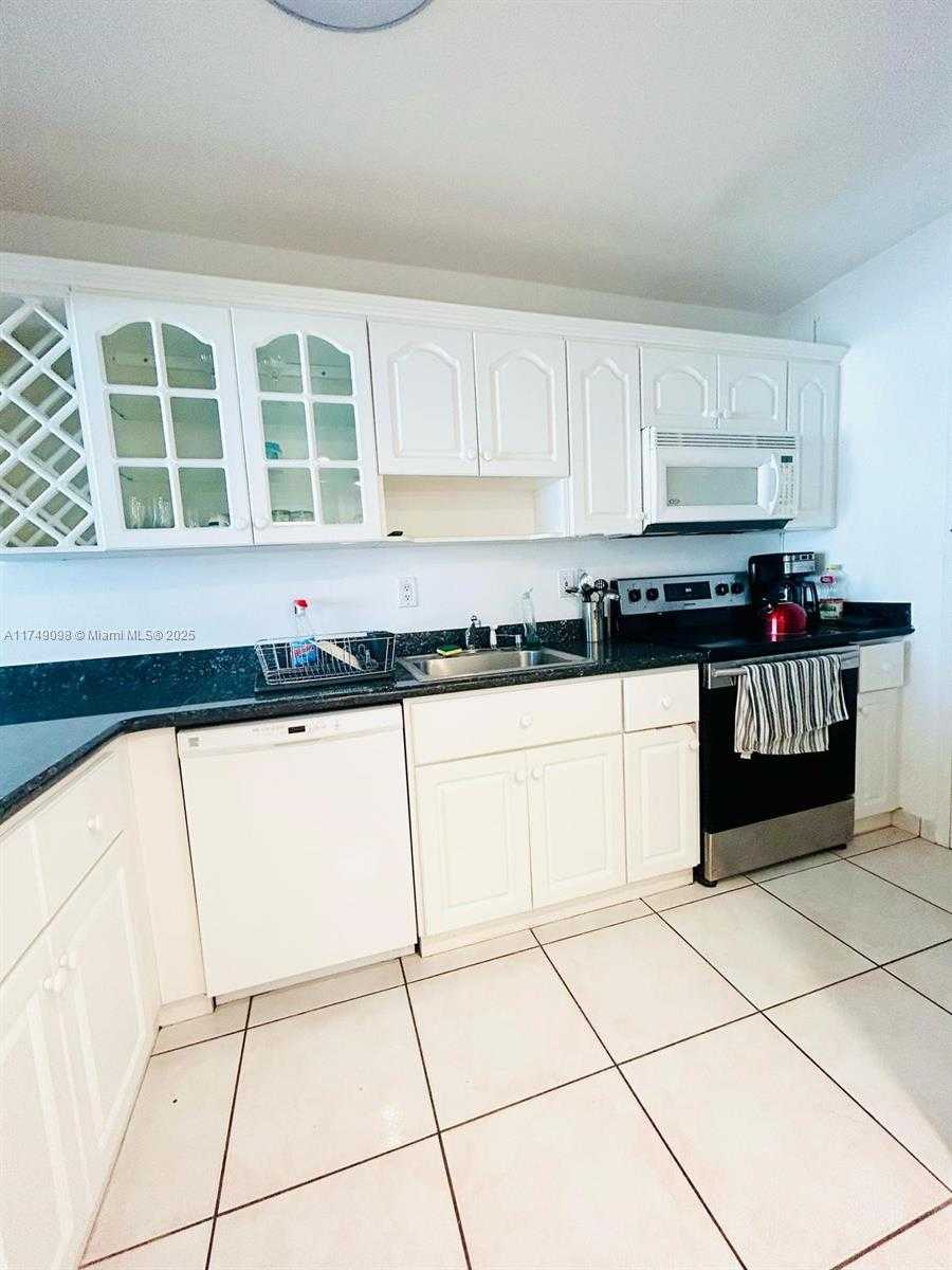 Small Image of 100 LINCOLN RD #639, Miami Beach Number 6