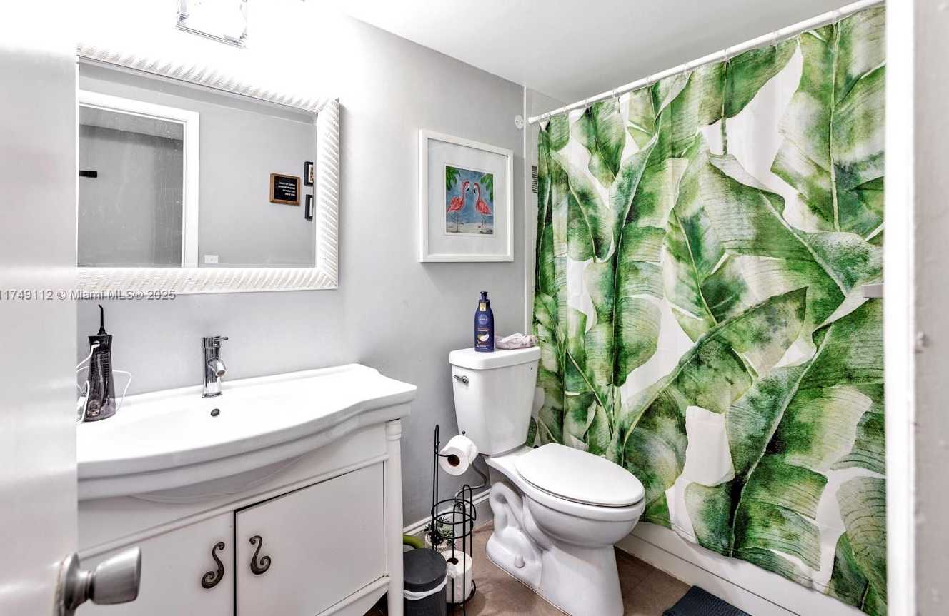 Small Image of 1455 NORTH TREASURE DR #PH-C, North Bay Village Number 10
