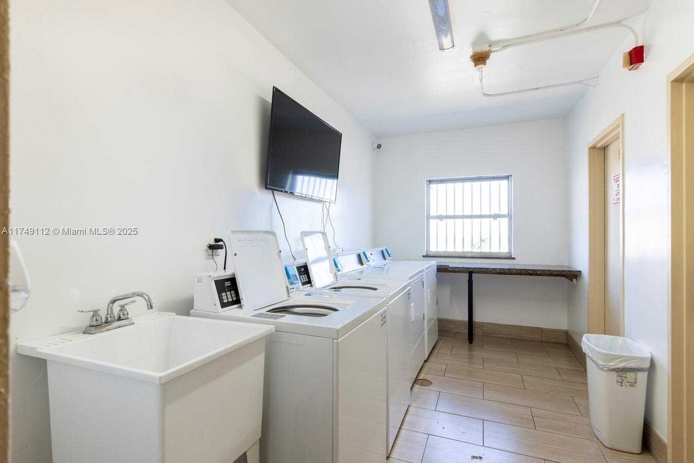 Small Image of 1455 NORTH TREASURE DR #PH-C, North Bay Village Number 14
