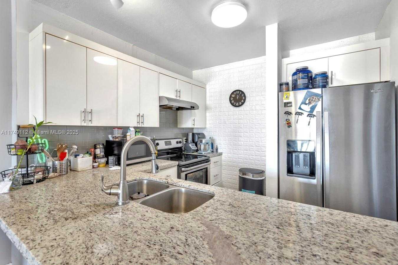 Small Image of 1455 NORTH TREASURE DR #PH-C, North Bay Village Number 6