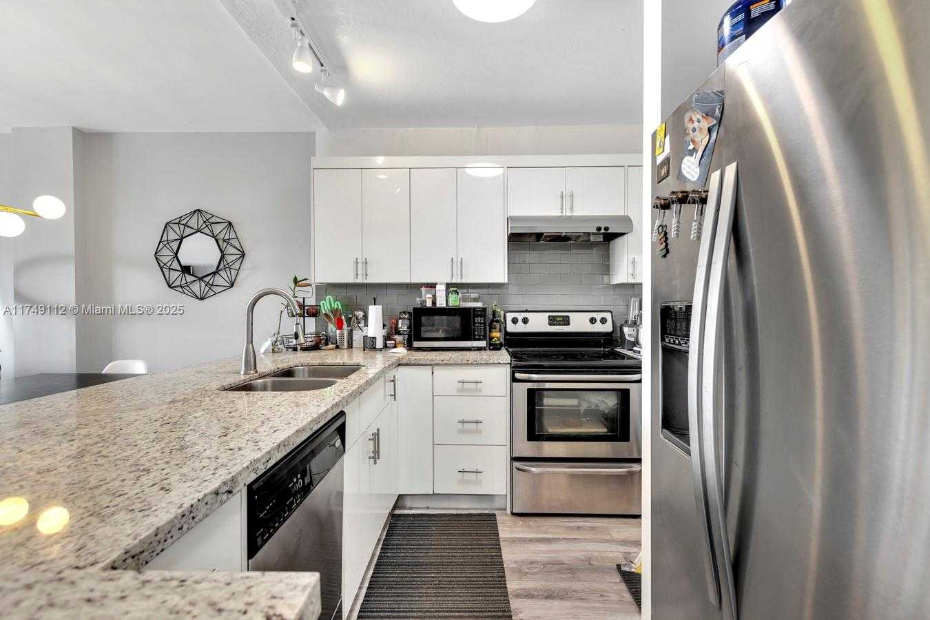 Small Image of 1455 NORTH TREASURE DR #PH-C, North Bay Village Number 7