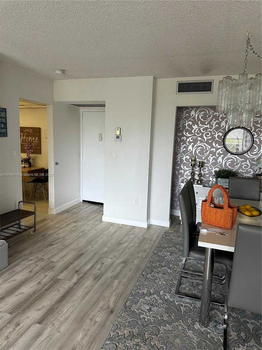 Small Image of 3701 NORTH COUNTRY CLUB DR #505, Aventura Number 4