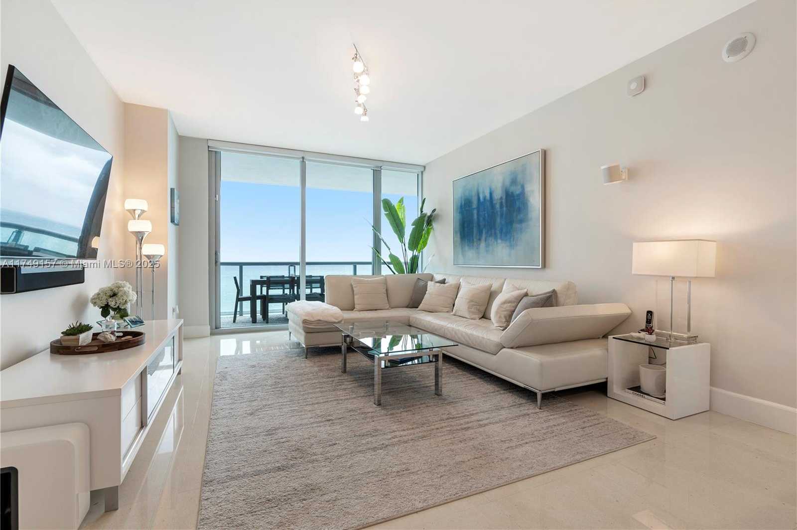 Small Image of 6799 COLLINS AVE #1404, Miami Beach Number 12