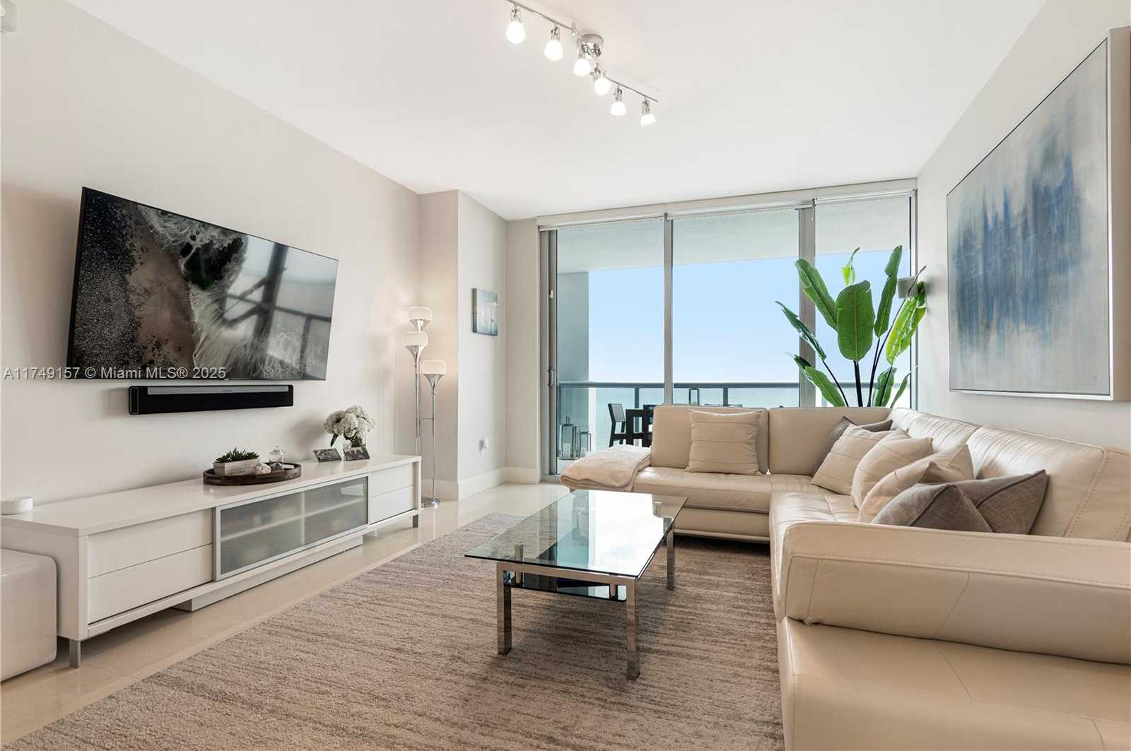 Small Image of 6799 COLLINS AVE #1404, Miami Beach Number 13