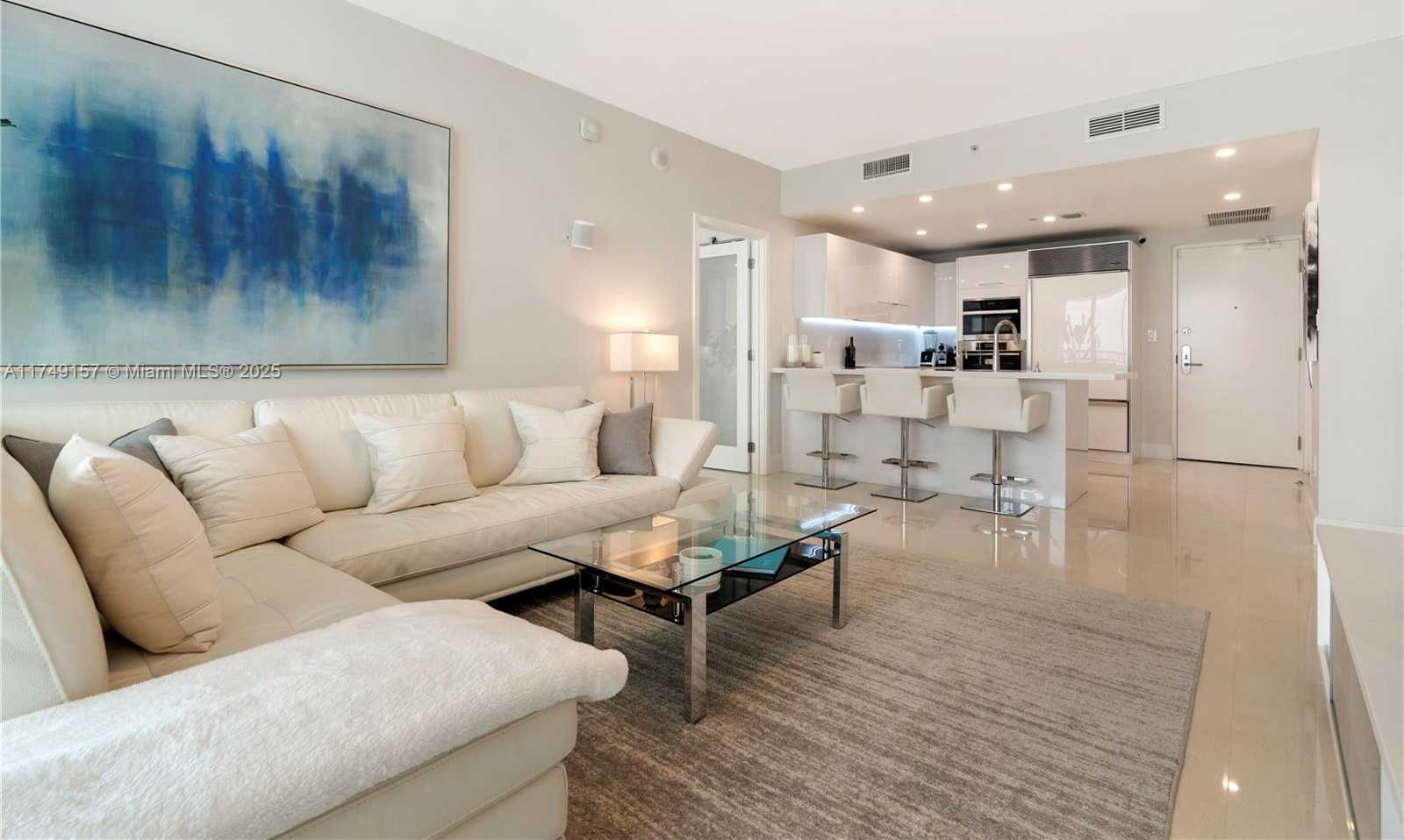 Small Image of 6799 COLLINS AVE #1404, Miami Beach Number 3