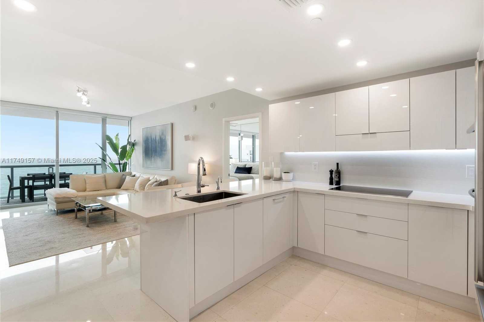 Small Image of 6799 COLLINS AVE #1404, Miami Beach Number 5
