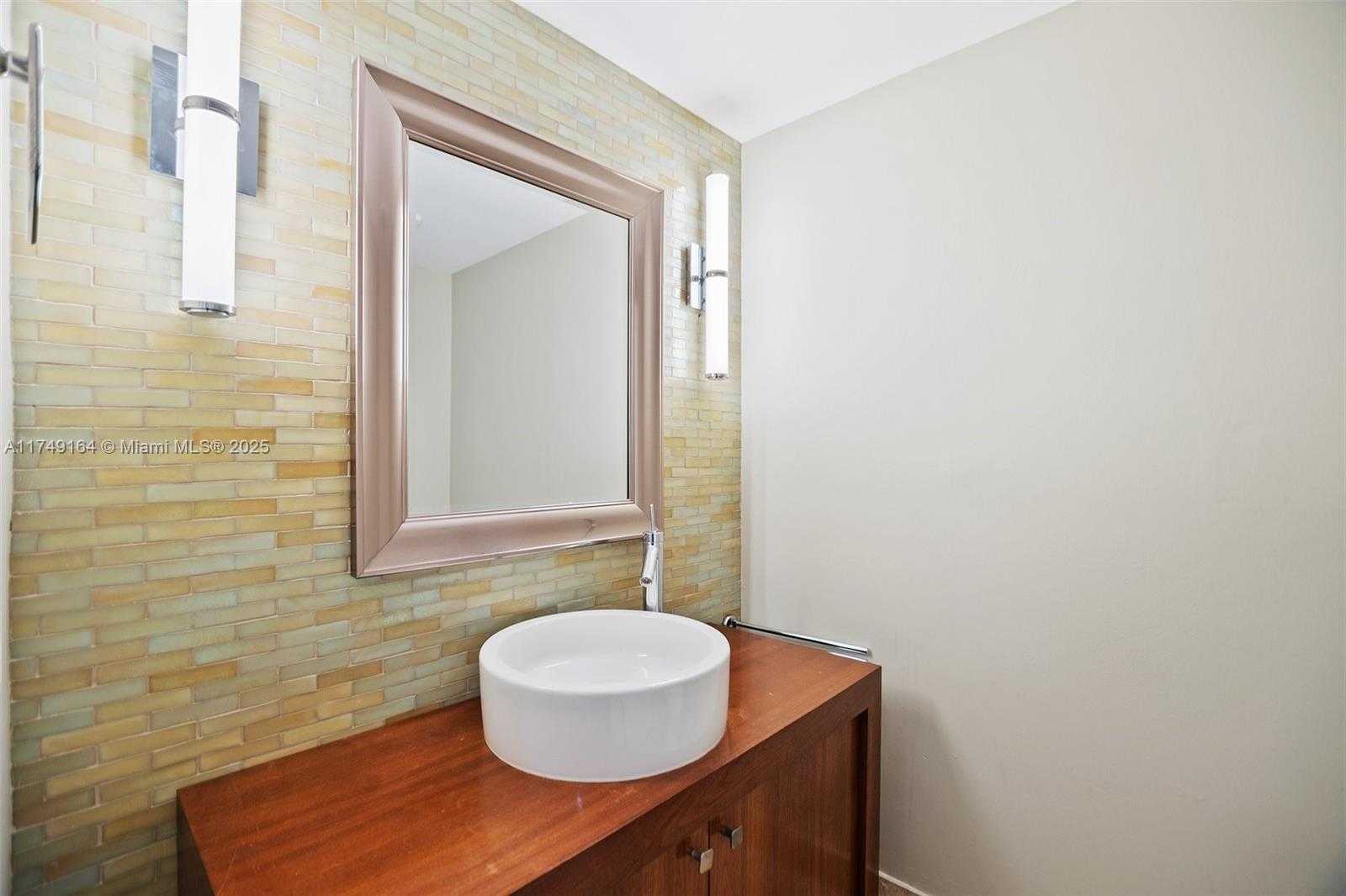 Small Image of 1581 BRICKELL AVE #2101, Miami Number 25