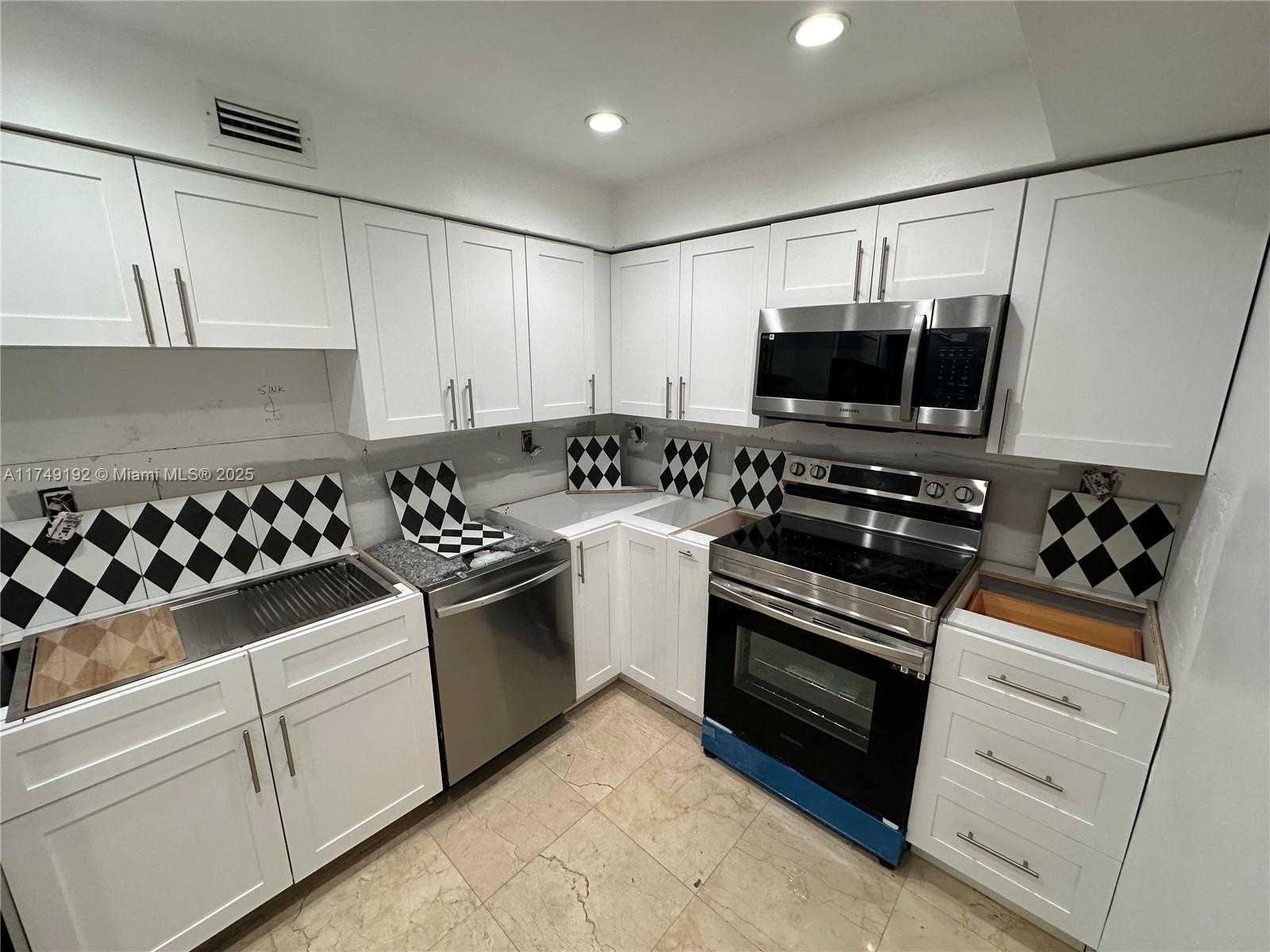 Small Image of 10350 WEST BAY HARBOR DR #6V, Bay Harbor Islands Number 5