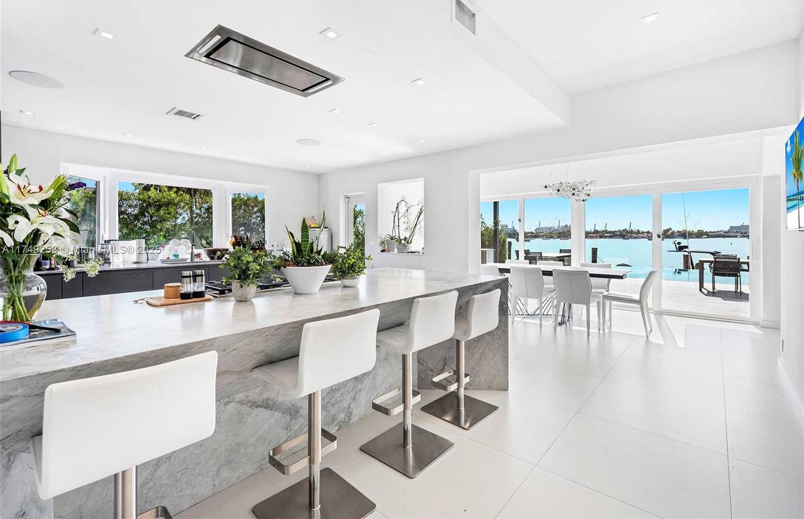 Small Image of 1300 SOUTH VENETIAN WAY, Miami Number 19